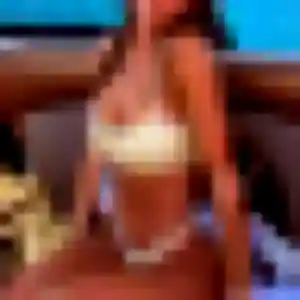 Rosalie, 38 ans, connectée à Alignan-du-Vent pour une rencontre coquine