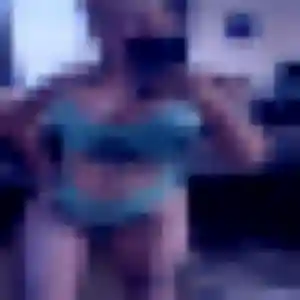 Alicia, 30 ans, connectée à Allan pour une rencontre coquine