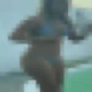Yasmine de Allan, 27 ans - plan cul discret