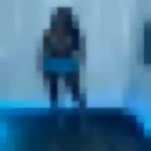 Charmante Elvire, 27 ans à Boust - la contacter
