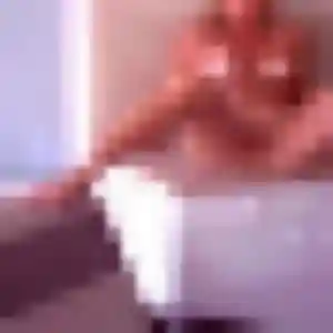 Delphine, 25 ans, en ligne à Bréhémont pour une rencontre coquine