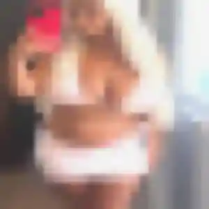 Elodie, 37 ans, en ligne à Castillon-la-Bataille pour une rencontre coquine