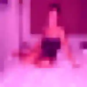 Clementine, 24 ans, connectée à Champvert pour une rencontre coquine