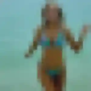 Rejoins Benedicte, 25 ans à Charbuy en privé