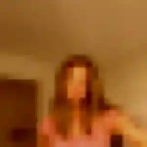 Bertrane, 32 ans, connectée à Chargé pour une rencontre coquine