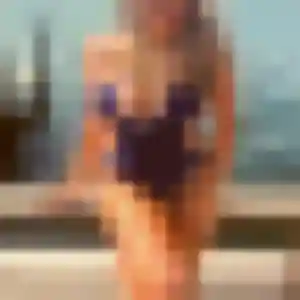Faustine, 35 ans, connectée à Château-l'Évêque pour une rencontre coquine
