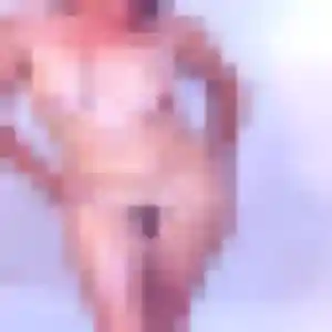 Anne-Charlotte, 25 ans, en ligne à Cleebourg pour un plan cul