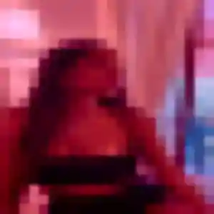 Laura, 24 ans, connectée à Condezaygues pour une rencontre coquine