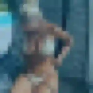 Nina de Déville-lès-Rouen, 25 ans - plan cul discret