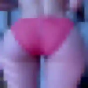 Constance, 24 ans, en ligne à Gauriac pour une rencontre coquine