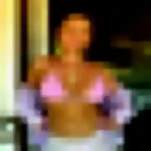 Belle Aurelie, 23 ans à Glos - voir sa photo