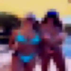 Sexy Meriem, 24 ans à Issou - voir sa photo