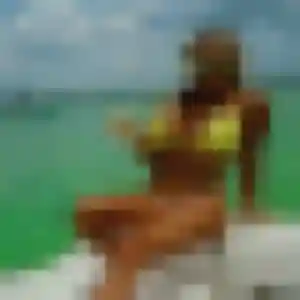 Maya, femme de 25 ans cherche plan cul à Kerfourn