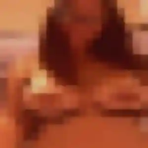 Romane, femme de 23 ans cherche plan cul à L'Honor-de-Cos