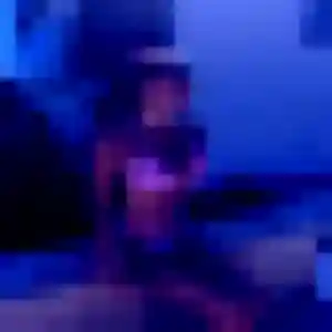 Photo de Adelaide à La Roche-Vineuse (24 ans) - plan cul anonyme