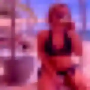 Sexy Anna, 22 ans à Larmor-Baden - découvrir son profil