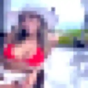 Charmante Leontine, 25 ans à Lembach - voir sa photo