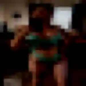 Rym, 36 ans, connectée à Lurcy-Lévis pour une rencontre coquine