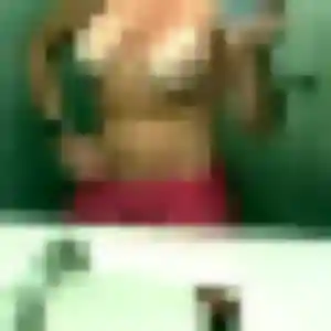 Anne-Sophie, 34 ans, en ligne à Montréal pour une rencontre coquine
