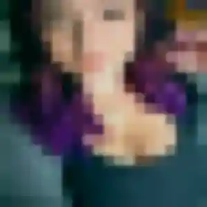 Typhaine, 23 ans, connectée à Pierreville pour une rencontre coquine
