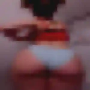 Flore (25 ans) à Plounévézel attend une rencontre rapidement