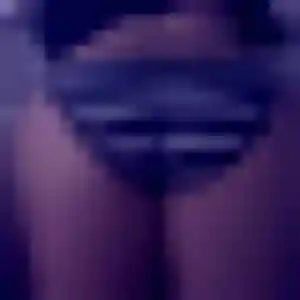 Caroline, 35 ans, en ligne à Pont-de-Salars pour une rencontre coquine