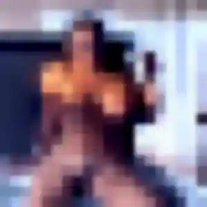 Flavie, 30 ans, en ligne à Prin-Deyrançon pour une rencontre coquine