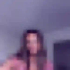 Amira (24 ans) à Régny attend une rencontre ce soir