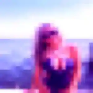 Ulrike, 35 ans, en ligne à Réville pour une rencontre coquine