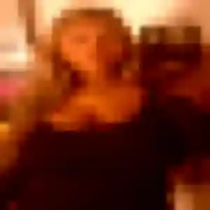 Leonore (32 ans) à Rillieux-la-Pape attend un plan cul maintenant