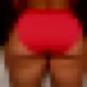 Faustine, fille de 23 ans cherche plan cul à Rions