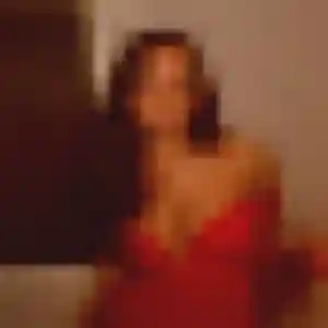 Lily, femme de 23 ans veut plan cul à Saint-Broladre