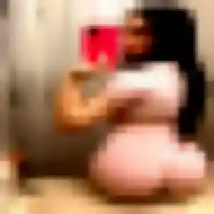 Judith, 25 ans, en ligne à Saint-Denis-de-Cabanne pour un plan cul