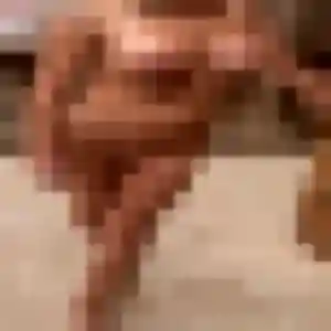 Rejoins Erika, 22 ans à Saint-Georges-Montcocq en privé