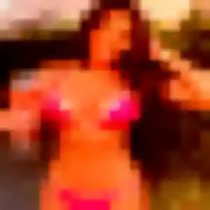 Chloe, 43 ans, disponible à Saint-Just-Malmont pour un plan cul