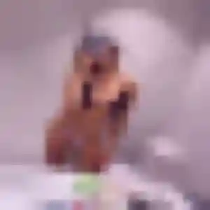 Jihane, 37 ans, connectée à Saint-Léger-des-Vignes pour une rencontre coquine