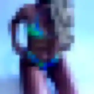 Raphaelle, 31 ans, disponible à Saint-Malo pour un plan cul