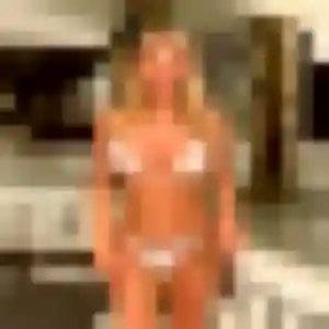 Photo de Sabine à Saint-Martin-en-Haut (23 ans) - plan cul gratuit