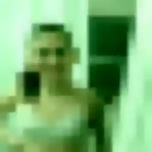 Photo de Adele à Saint-Ouen-de-Mimbré (26 ans) - plan cul gratuit