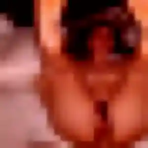 Charmante Amel, 34 ans à Saint-Vincent-de-Boisset - voir sa photo