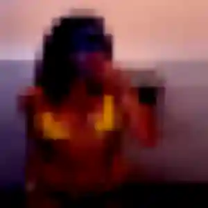 Apolline, 22 ans, connectée à Sainte-Eanne pour un plan cul