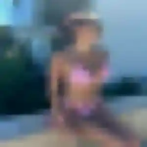 Viviane (23 ans) à Sainte-Marie-d'Attez cherche une rencontre aujourd'hui