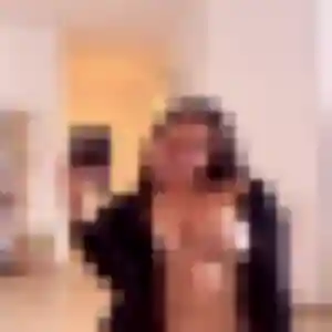 Ivana, 24 ans, en ligne à Soindres pour une rencontre coquine