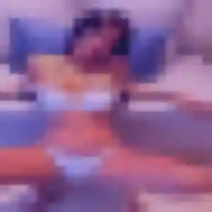 Ilona, 28 ans, connectée à Vacognes-Neuilly pour une rencontre coquine