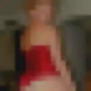 Brune, 25 ans, connectée à Verneuil-sur-Seine pour un plan cul