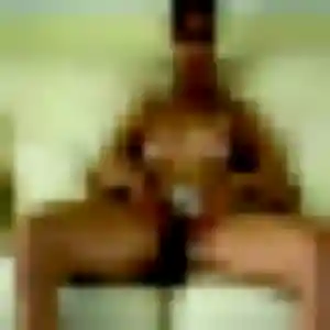 Yasmina, 25 ans, en ligne à Vignoc pour une rencontre coquine
